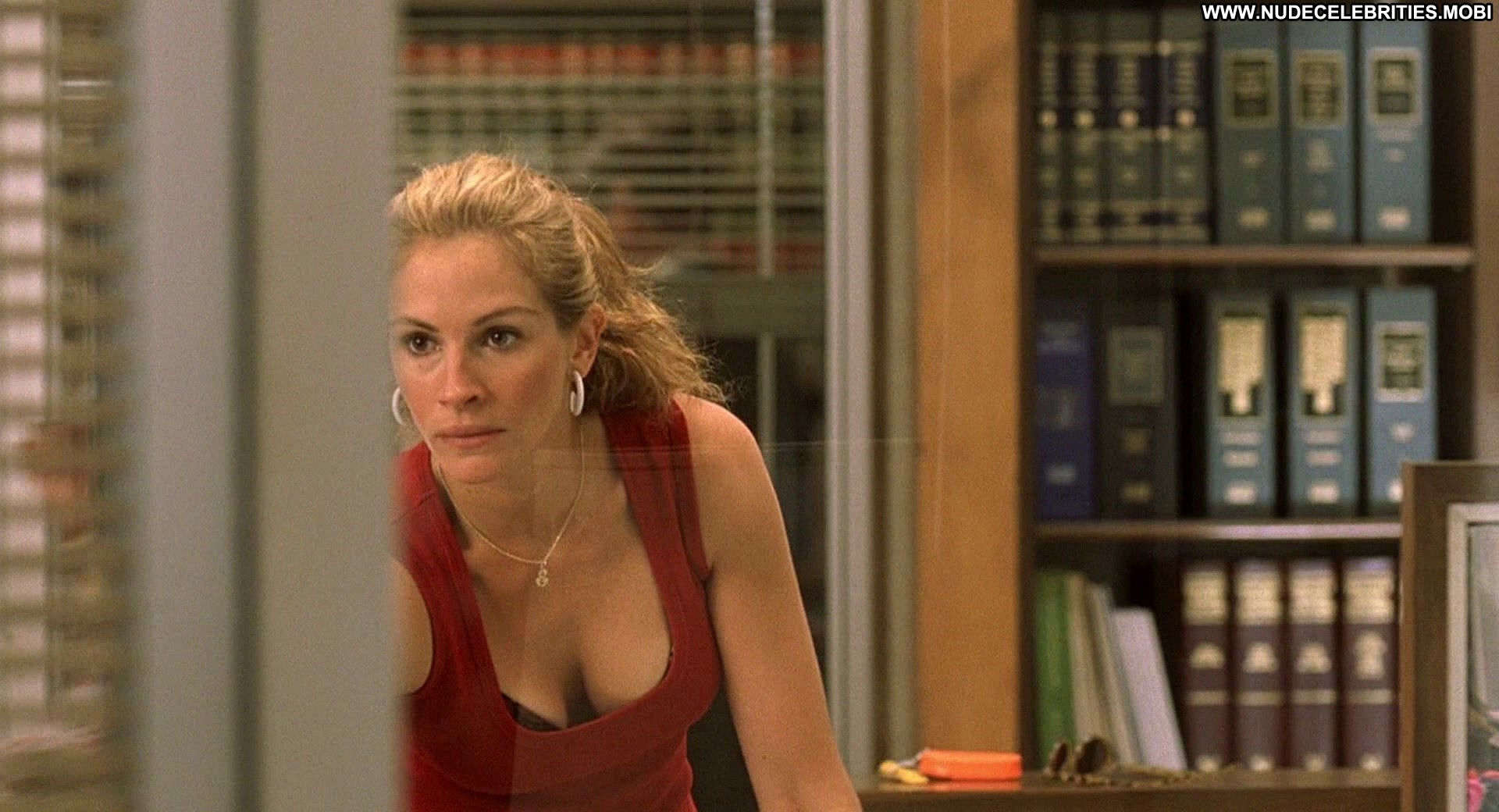 Julia roberts breasts