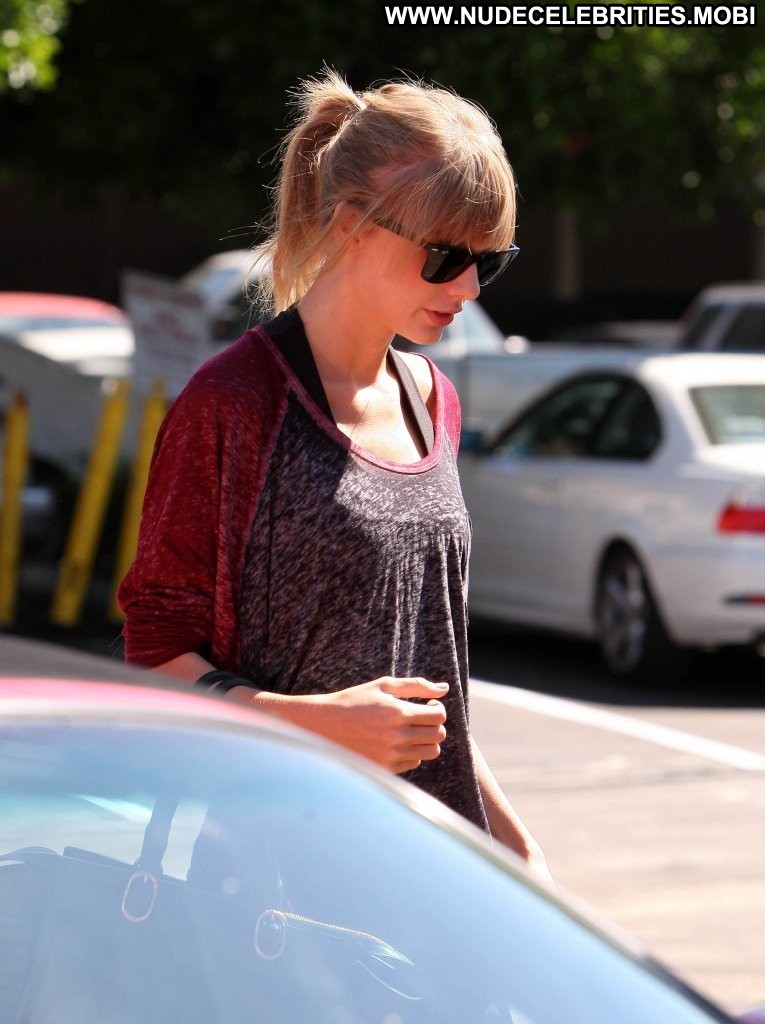 Taylor Swift Los Angeles Los Angeles Celebrity Beautiful Babe Posing