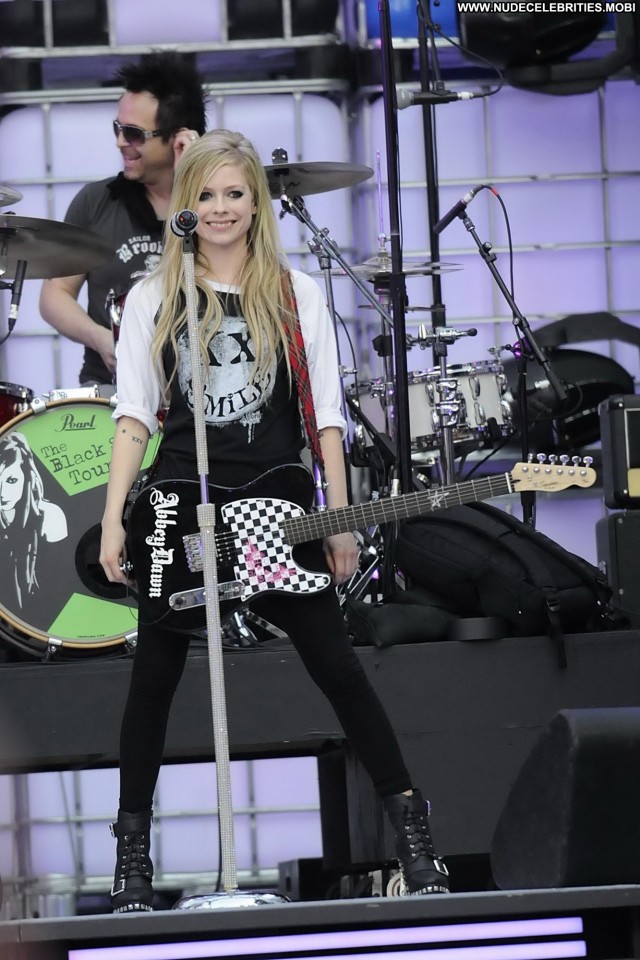 Avril Lavigne No Source  Posing Hot Celebrity Babe Beautiful Awards