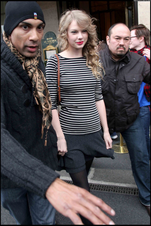 Taylor Swift Paris Celebrity Posing Hot Hotel Beautiful