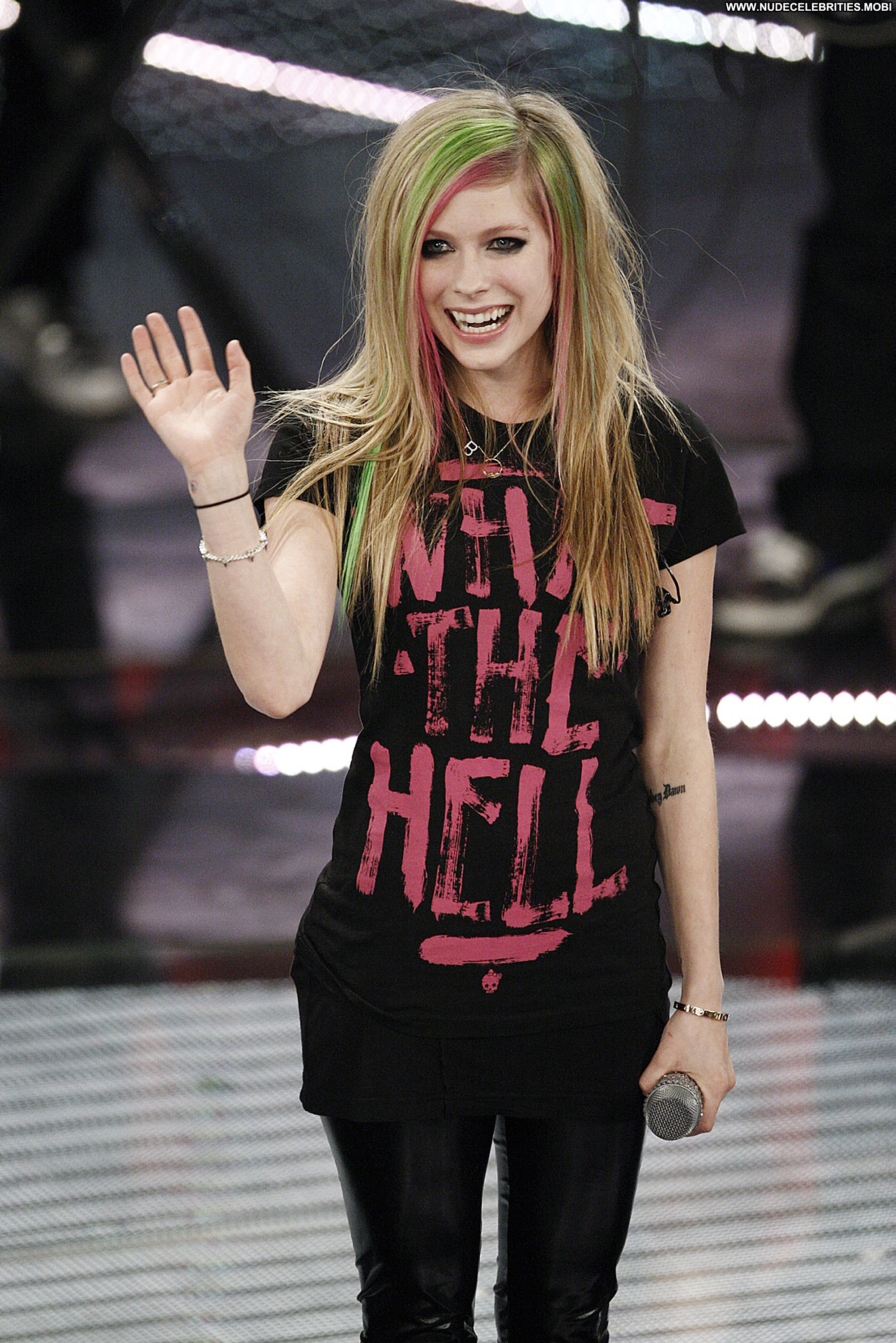 Avril Lavigne Brit Awards Celebrity Beautiful Babe Posing Hot Awards